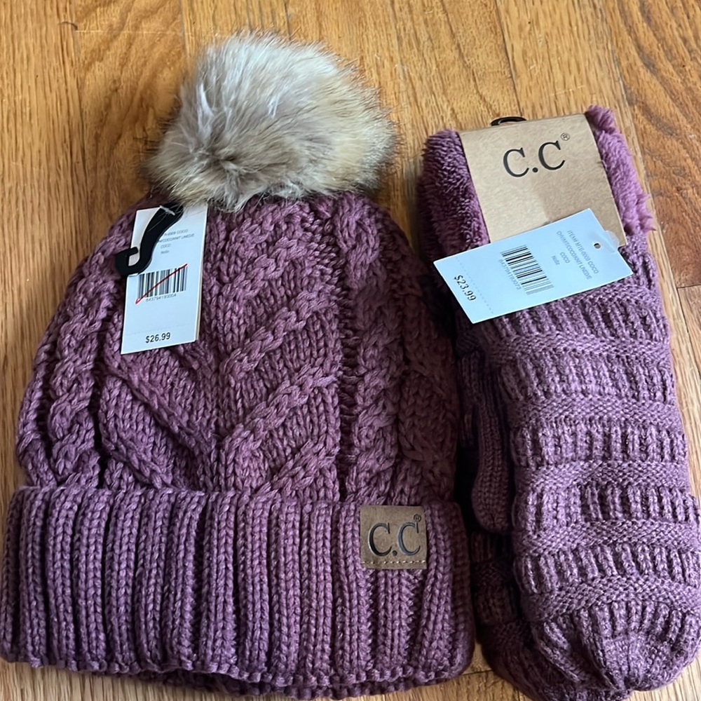 C.C hat/mitten set